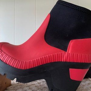 Women's Hunter short rain boots, size US 7.5/ UK 5